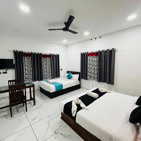 The Mountcourt Hotel Munnar Buitenkant foto