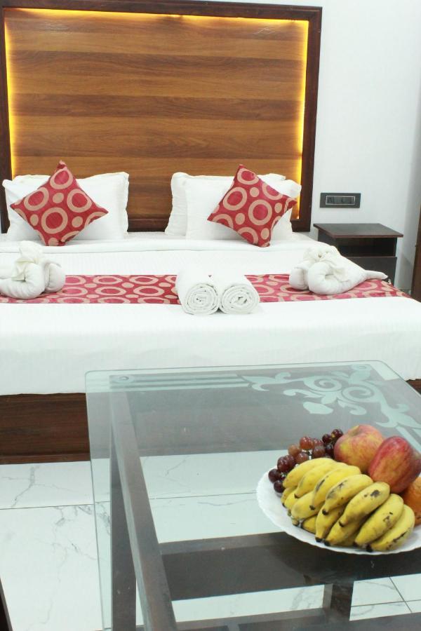 The Mountcourt Hotel Munnar Buitenkant foto