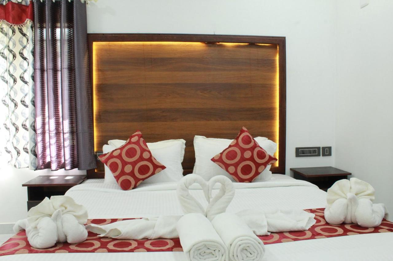 The Mountcourt Hotel Munnar Buitenkant foto