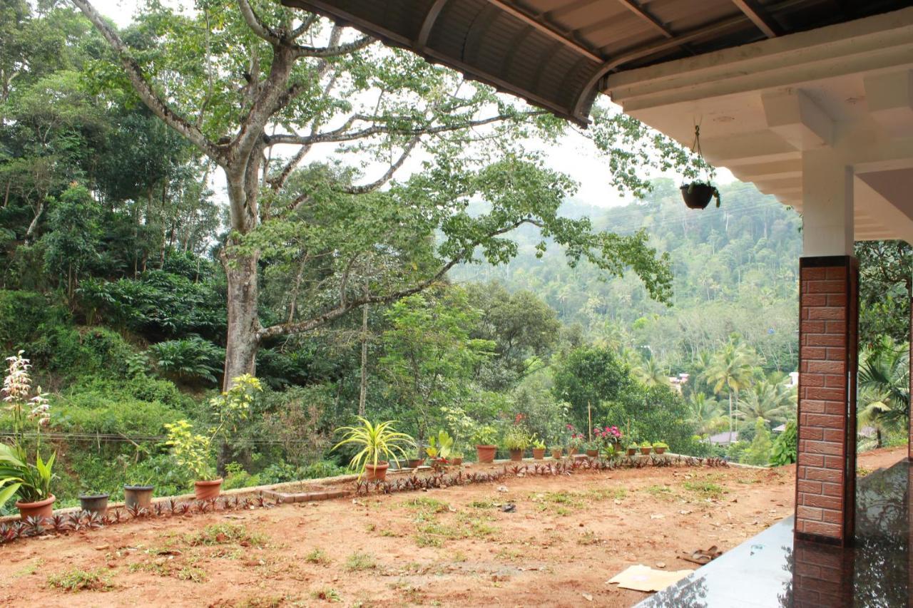 The Mountcourt Hotel Munnar Buitenkant foto