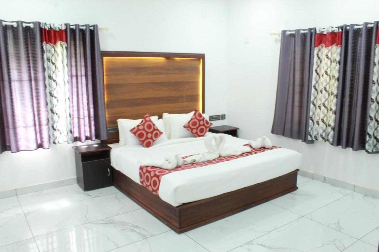 The Mountcourt Hotel Munnar Buitenkant foto