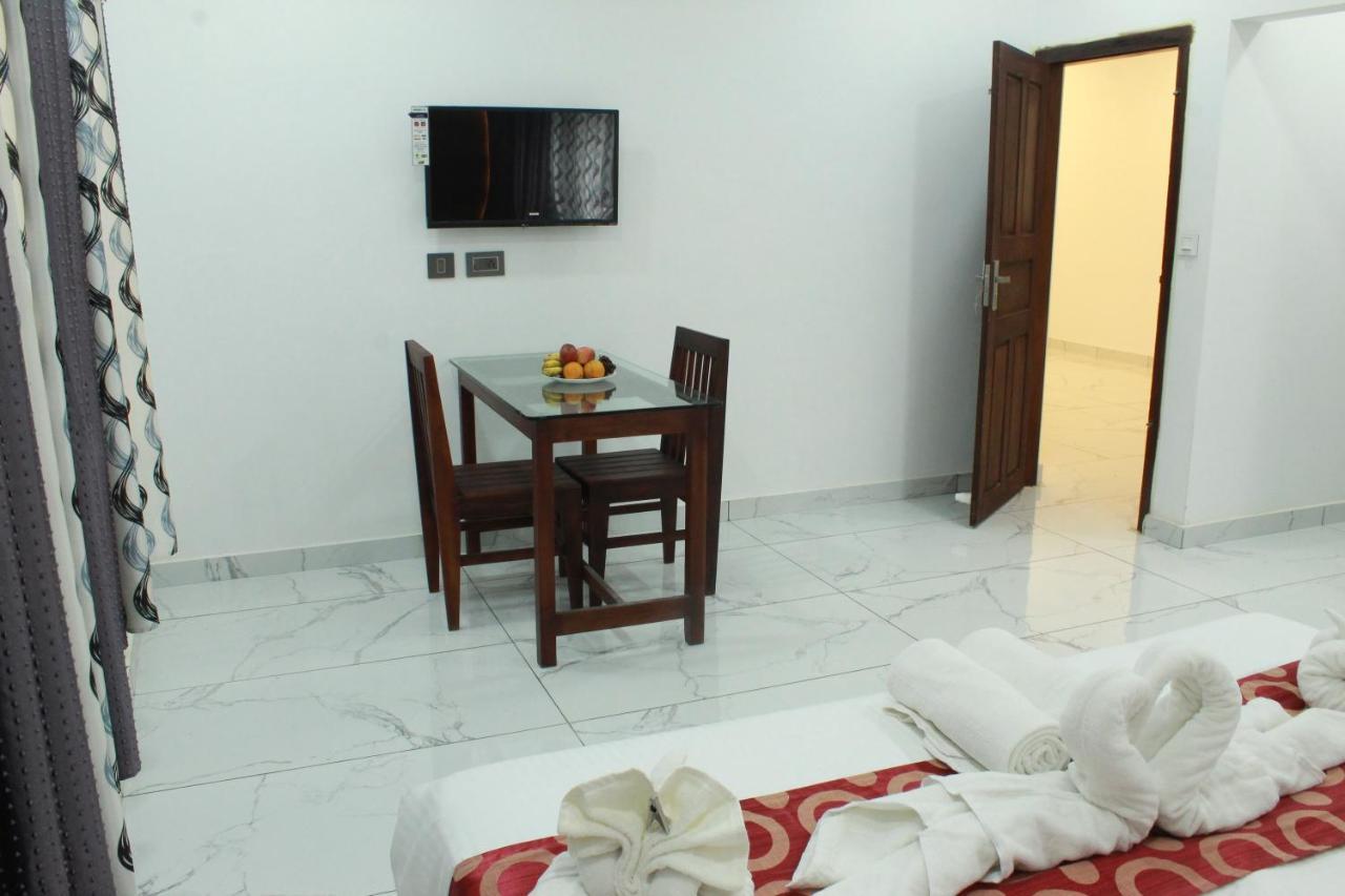 The Mountcourt Hotel Munnar Buitenkant foto