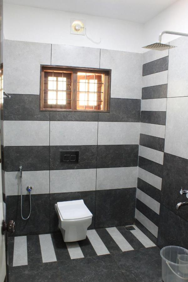 The Mountcourt Hotel Munnar Buitenkant foto