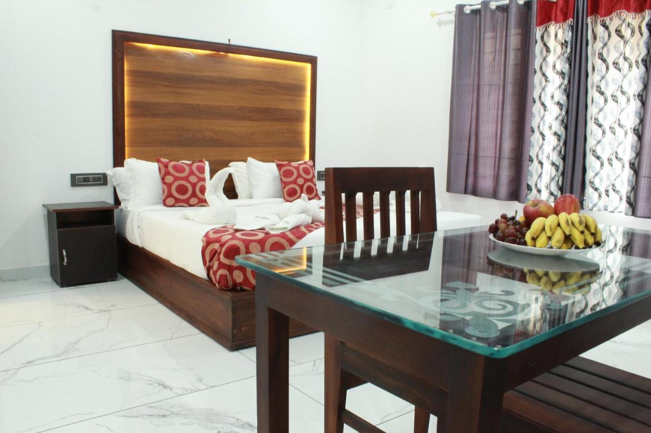 The Mountcourt Hotel Munnar Buitenkant foto