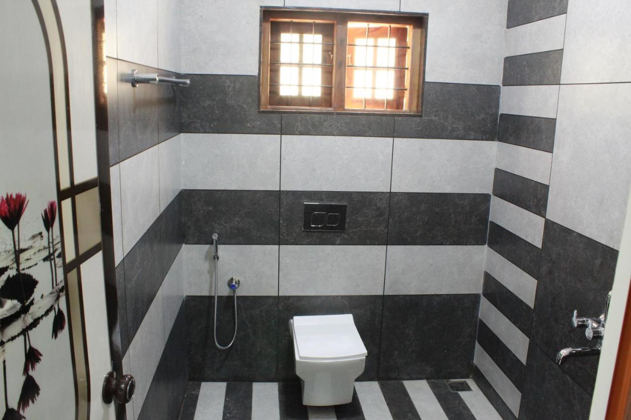 The Mountcourt Hotel Munnar Buitenkant foto