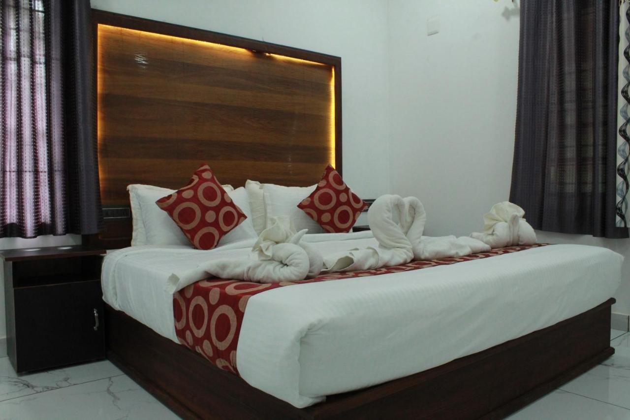 The Mountcourt Hotel Munnar Buitenkant foto