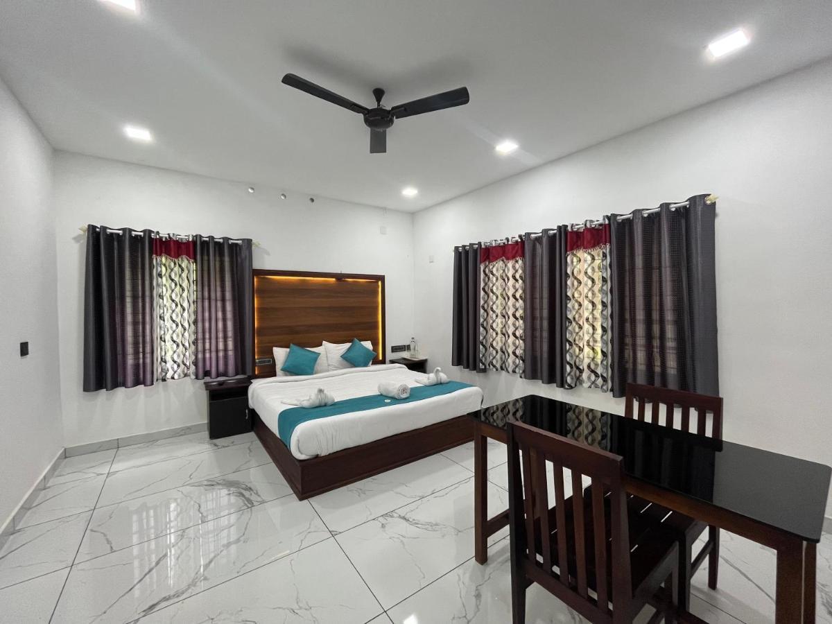 The Mountcourt Hotel Munnar Buitenkant foto
