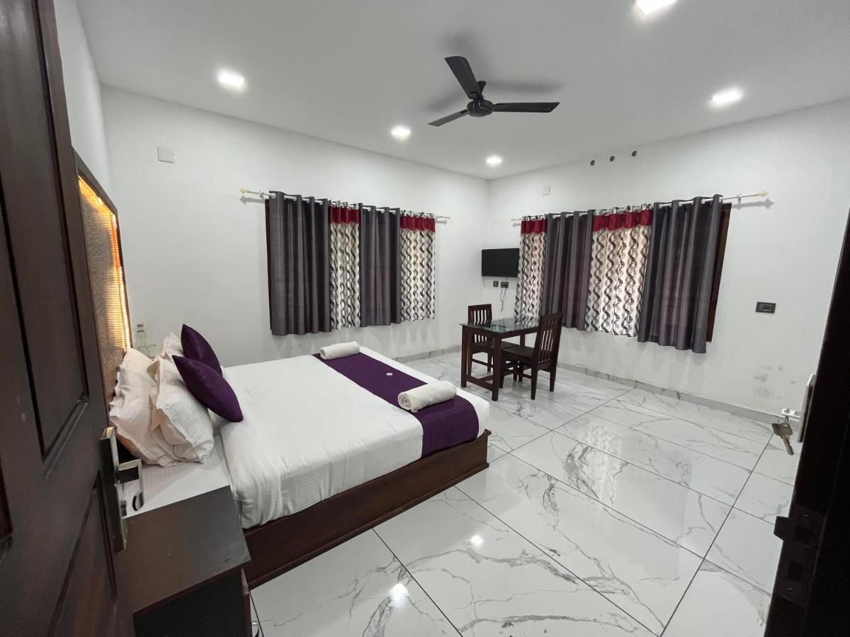 The Mountcourt Hotel Munnar Buitenkant foto