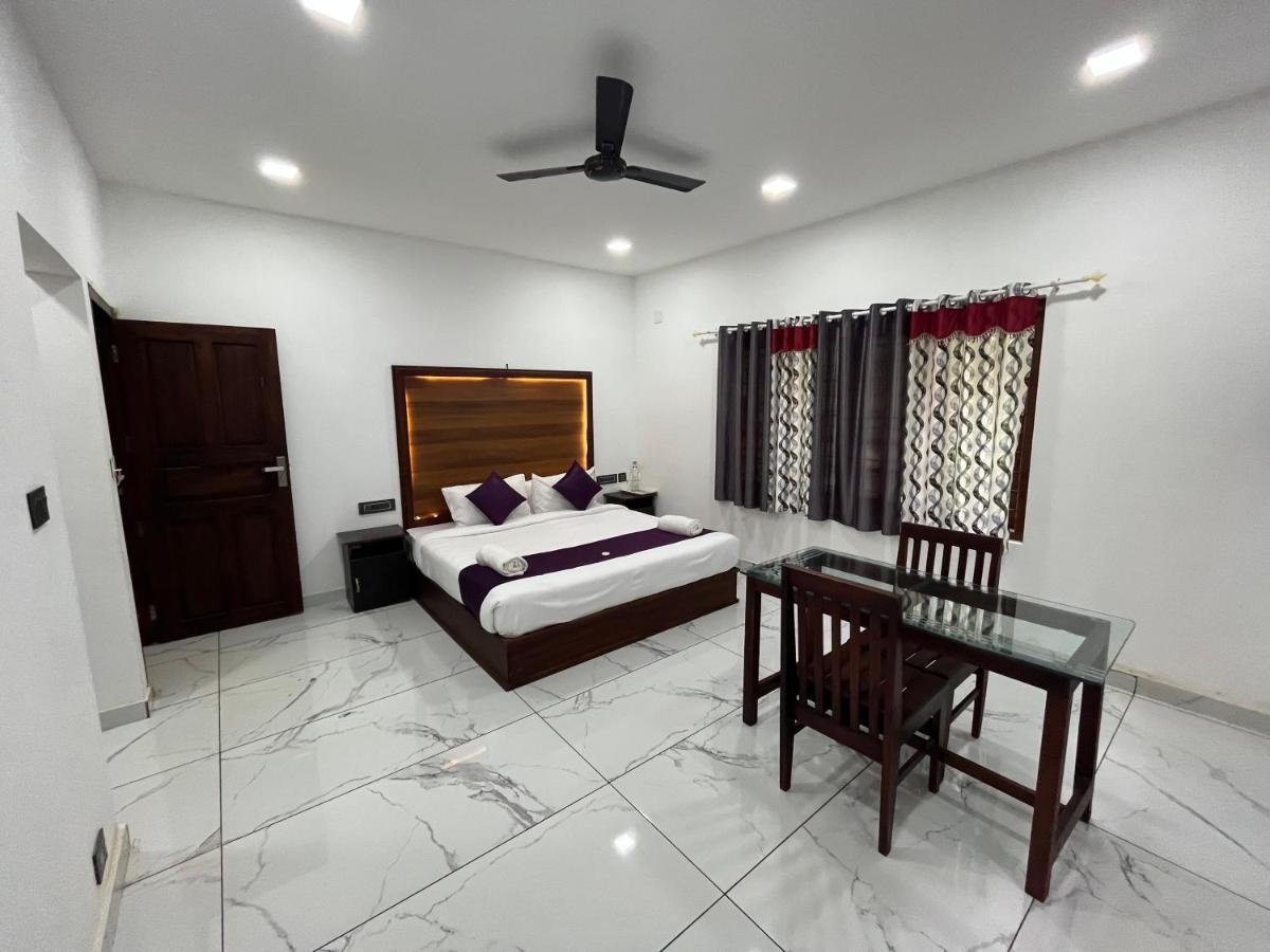 The Mountcourt Hotel Munnar Buitenkant foto